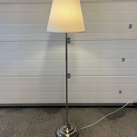 Ikea Årstid stålampe med skjerm og pære