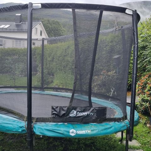 North trampoline gies bort. RESERVERT