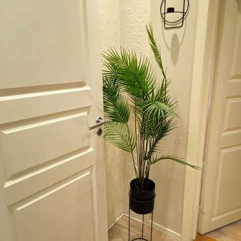 Kunstig plante + metallpotte