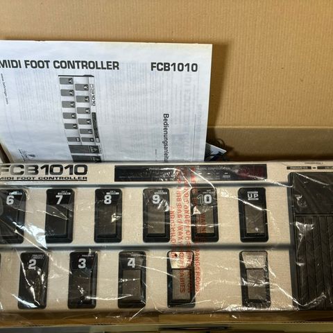 Behringer FCB1010 - foot controller