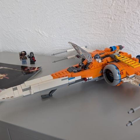LEGO - Star Wars - Poe Dameron's X-wing Fighter 75273