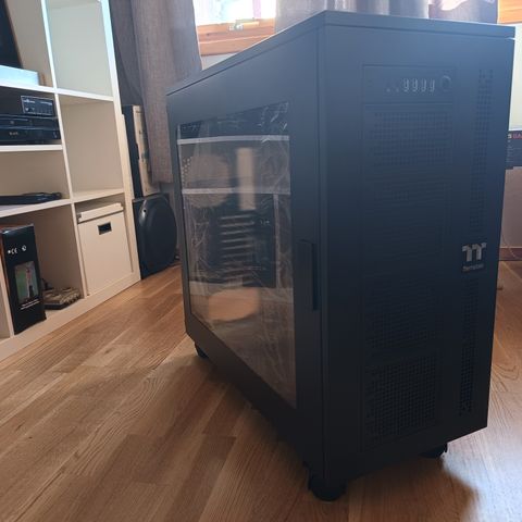 ThermalTake Core W100 Super Tower PC kabinett