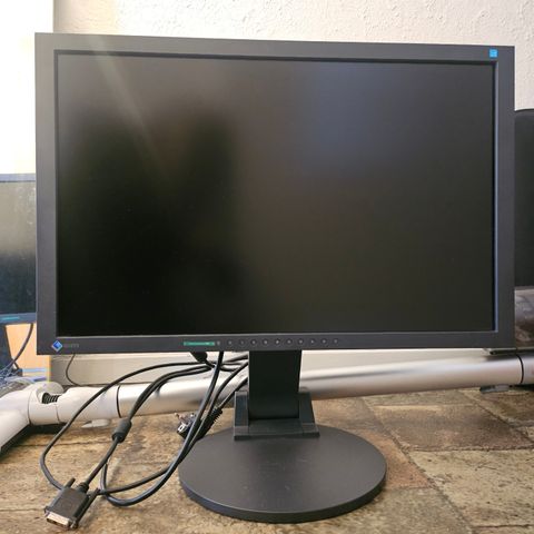 3 stk Eizo FlexScan S2433W pc skjerm