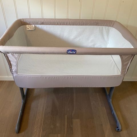 Chicco bedside crib