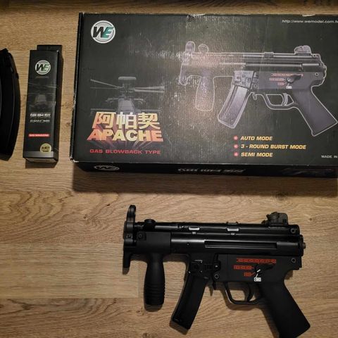 We-Tech MP5K med ekstra magasin