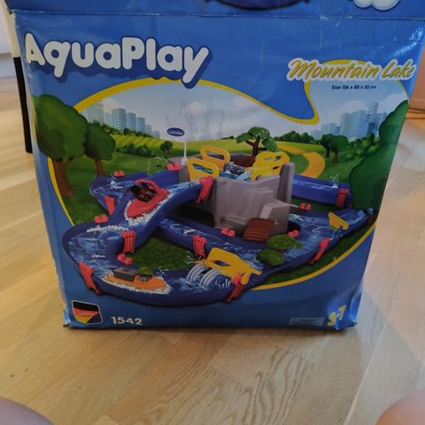 Aquaplay mountain lake