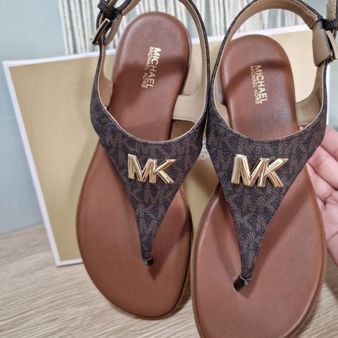 MIchael Kors Jilly Flat Sandal