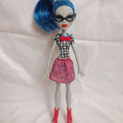 Monster High Ghoulia Yelps dukke