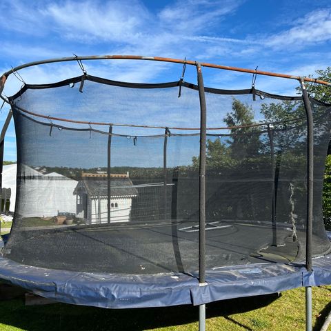 Jump king trampoline