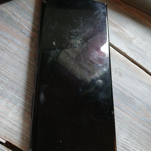 Samsung Galaxy 22+ M knust skjerm