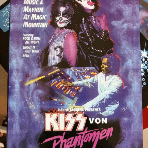 KISS DVD-samling. Hovedsakalig offisielle. Noen bootlegs.