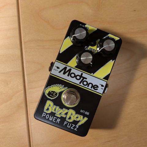 Modtone - Buzz Boy Power Fuzz (som ny i boks)