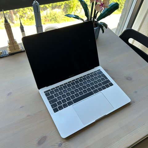 Macbook pro 13" 2017 - selges rimelig