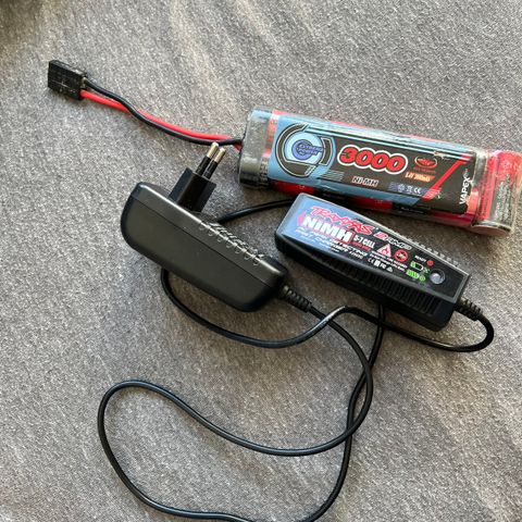 Rc bil Traxxas nimh batteri og lader