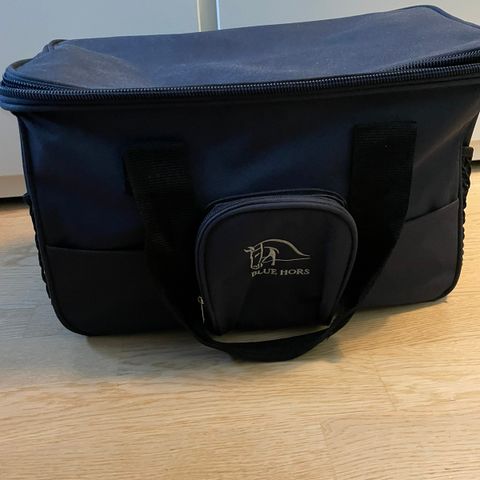 Blue hors groombag