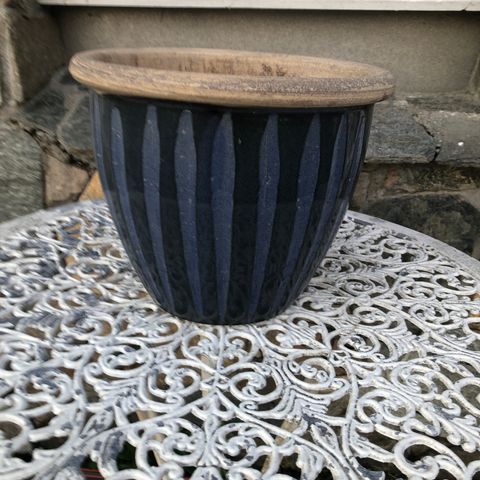 Keramikk potte H23cm 27 cm i diam
