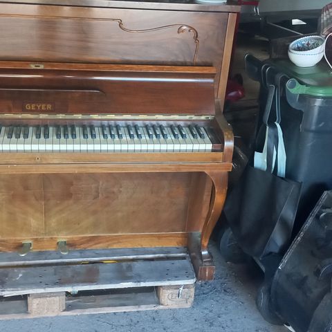 GEYER  PIANO