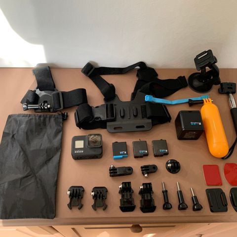 GoPro HERO 8 Black + 3 batterier og utstyr