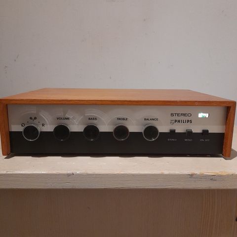 Fin, 1960 talls Philips forsterker/mixer modell 22GH925/32