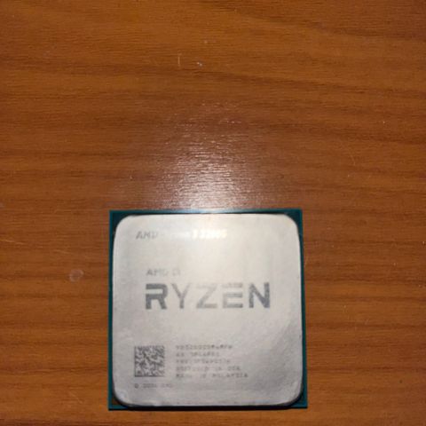 AMD Ryzen 3 3200G med AMD cooler
