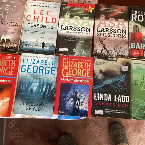 Lee Child.  Åsa Larsson. Elizabeth George. Krim pocket kr 15 pr stk.