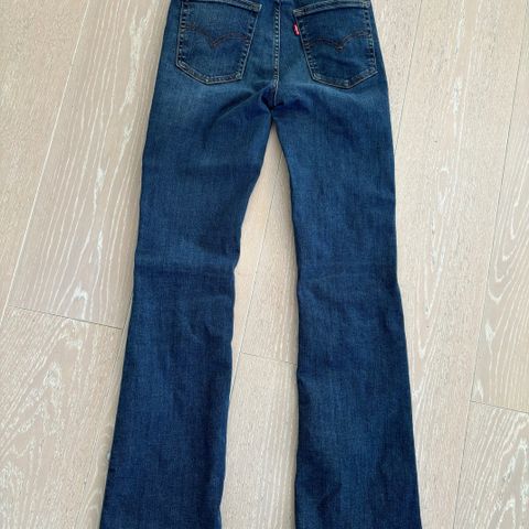 Levi’s 725 str 25-32 kun brukt et par ganger