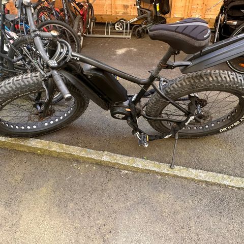 To elsykler til salgs – MOMAS Fatbike og Biltema Yosemite 20"