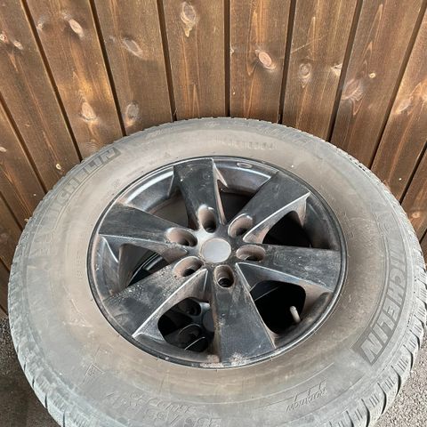 17" Pajero hjul selges, utslitte dekk