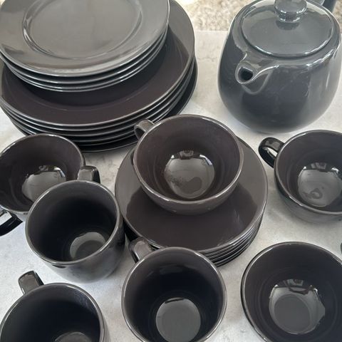 dinner plates, side plates, soup bowls, dessert plates, cups and saucers