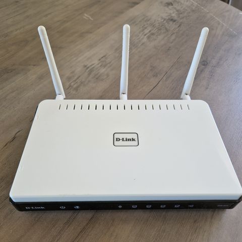 D-Link DIR-655 Trådløs Gigabit Router