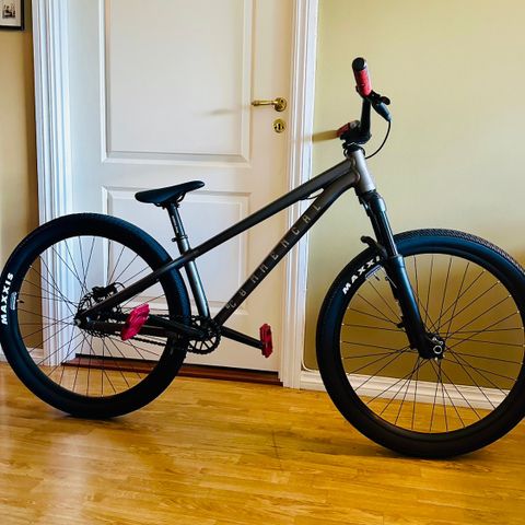 2023 Commencal Absolut Dirt Jumper