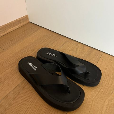 Flip flops