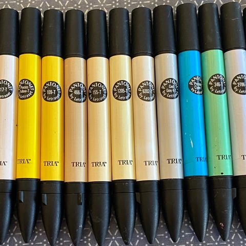 23 Letraset Pantone Tria Markers