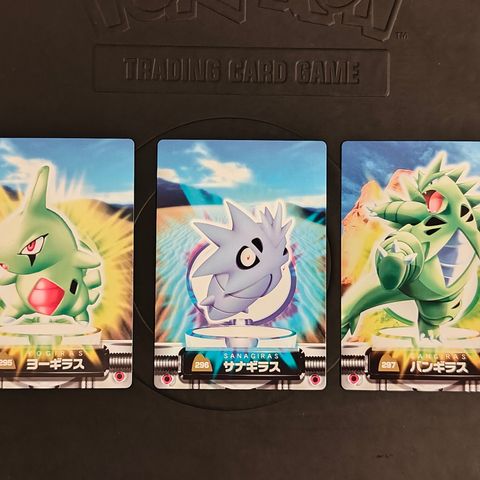 Zukan Carddass Bandai Larvitar Pupitar Tyranitar Pokémon Cards
