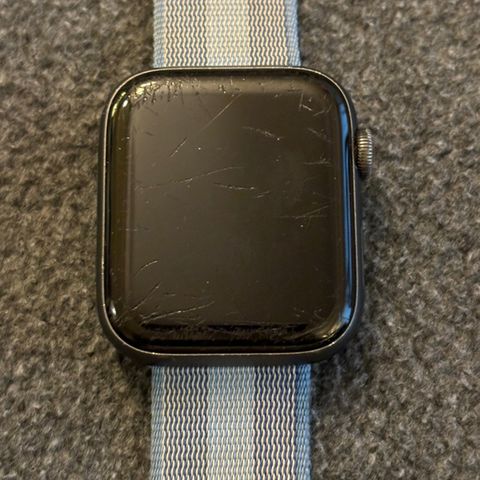 Apple Watch Serie 4, 44mm E,sim se bilder og lese nøye 900 kr ferdig prute