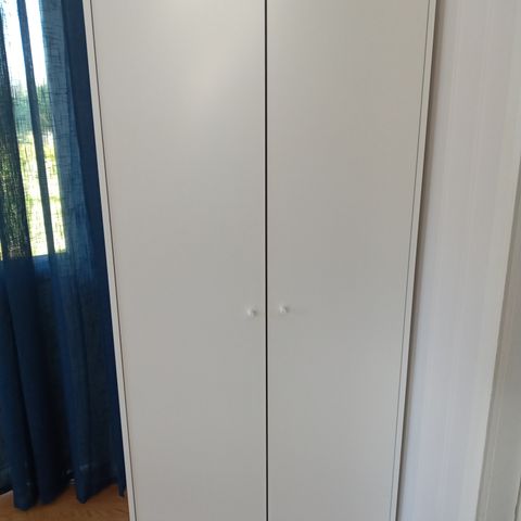 Garderobe med 2 dører, hvit, 79x176 cm. IKEA.