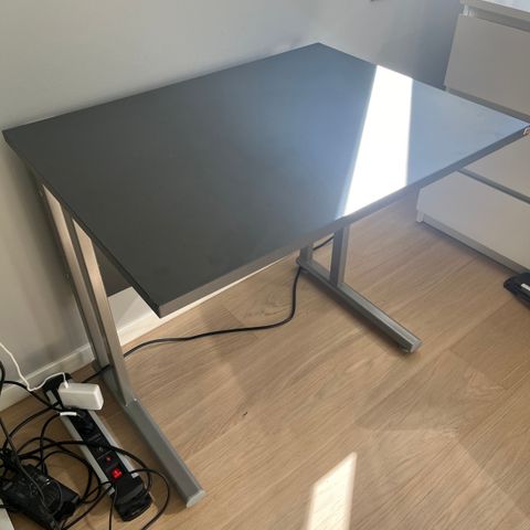 Flexus skrivebord AJ produkter