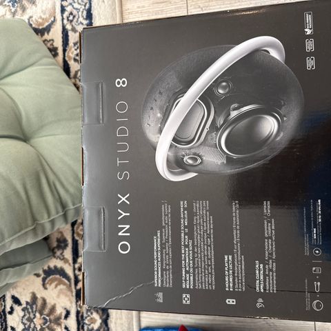 Harman Kardon Onyx Studio 8