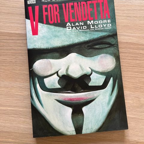 V for Vendetta - Alan Moore, David Lloyd. Vertigo, paperback.