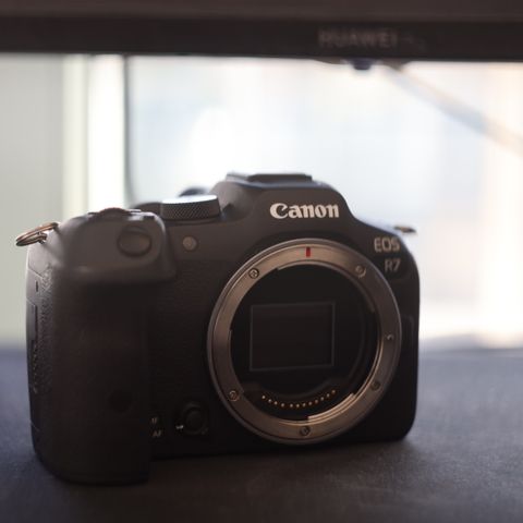 Canon EOS R7 som ny!