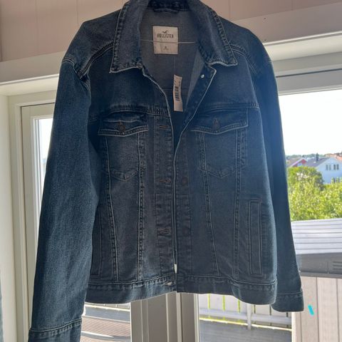 Ny dongeri/jeans jakke selges for kr 400