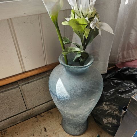 Stor glass vase selges