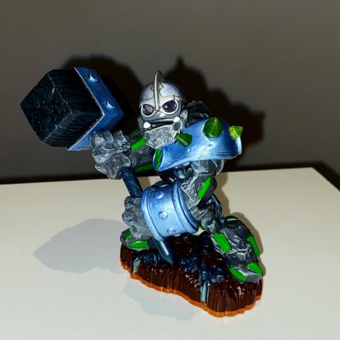 CRUSHER - Skylander Giants