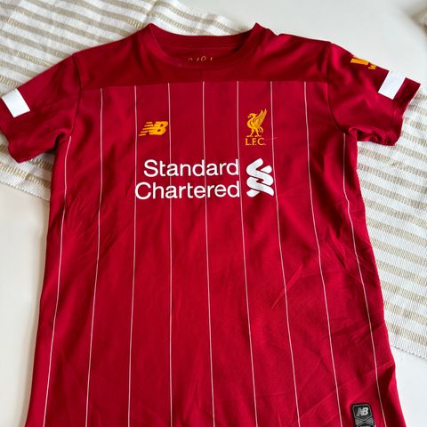 Liverpool drakt T-skjorte barn str 6/7 år