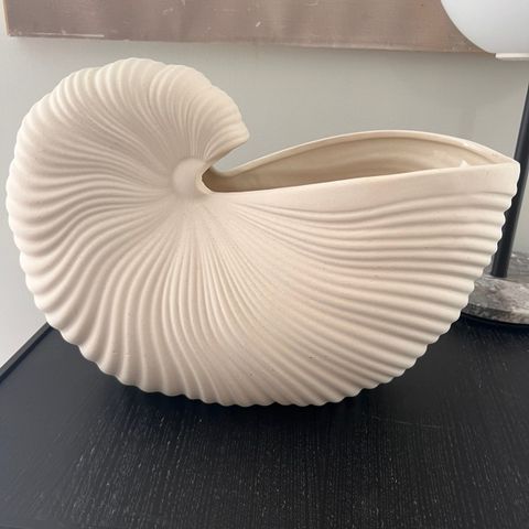 Ferm living shell pot