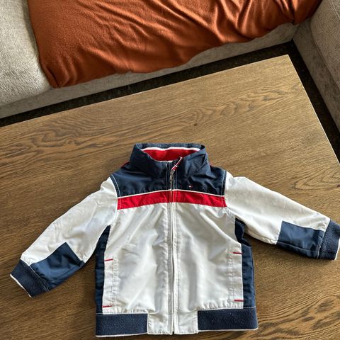 Sommer og høst jakke fra Tommy Hilfiger for gutten for 12 - 18 måned