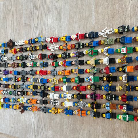 LEGO 130 minifigurer