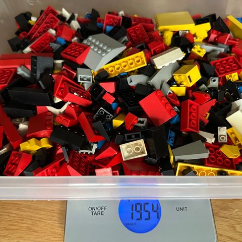 Ca 27 kg LEGO. Nytt BUD mottatt