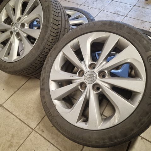 17" Toyota Auris Continental Komplette sommerhjul! 225/45-17