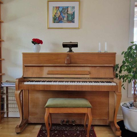 Petrof piano fra 1980 -tallet